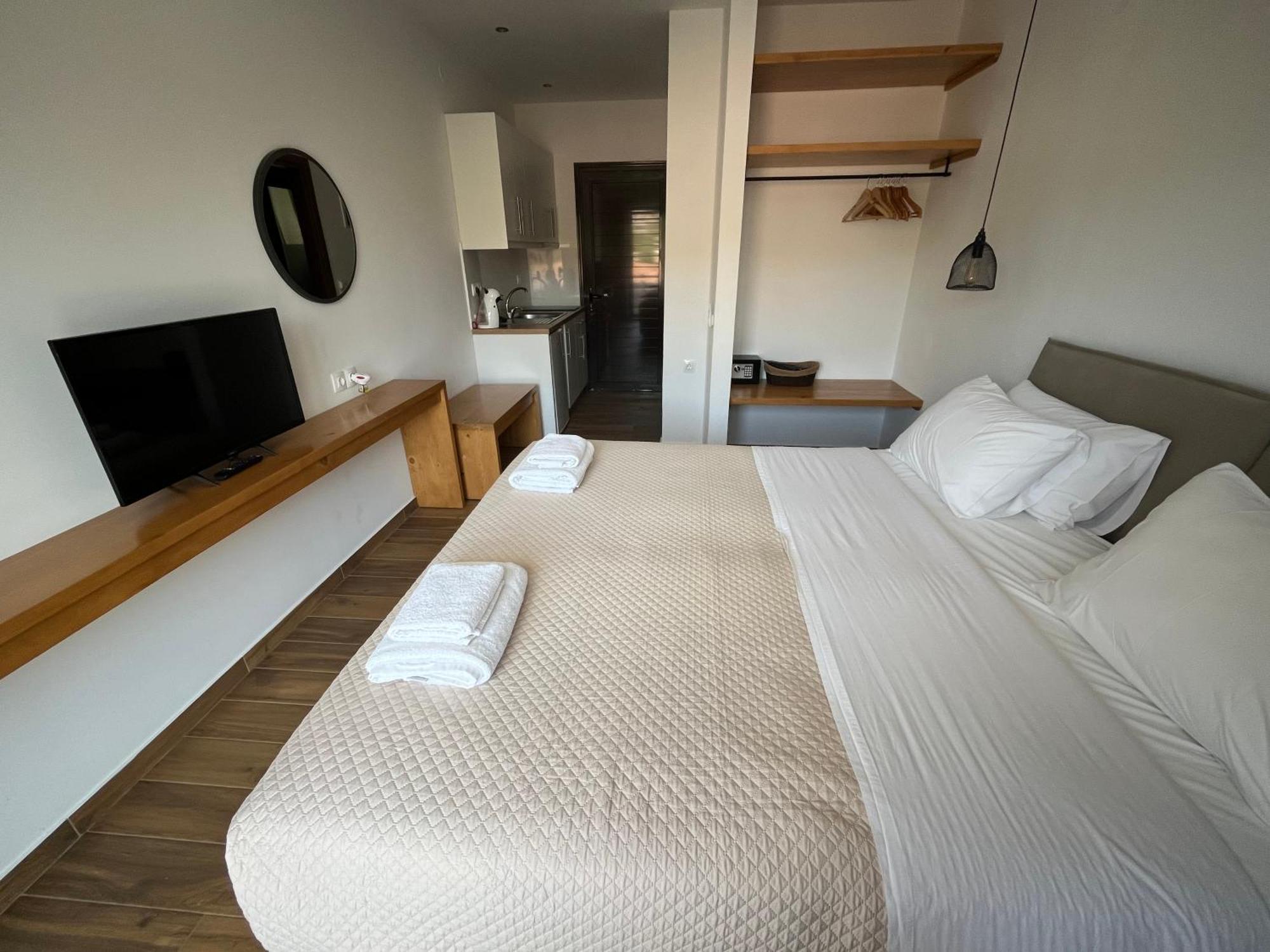 Aparthotel Golden Evelyn Agia Paraskevi  Exteriér fotografie